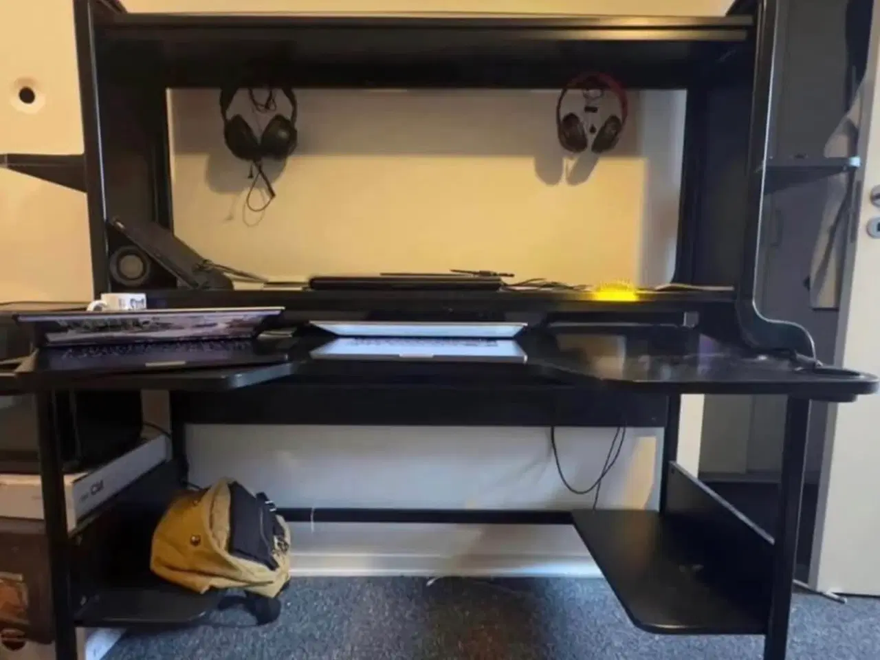 Billede 4 - Gaming desk with shelves 185×146 cm black