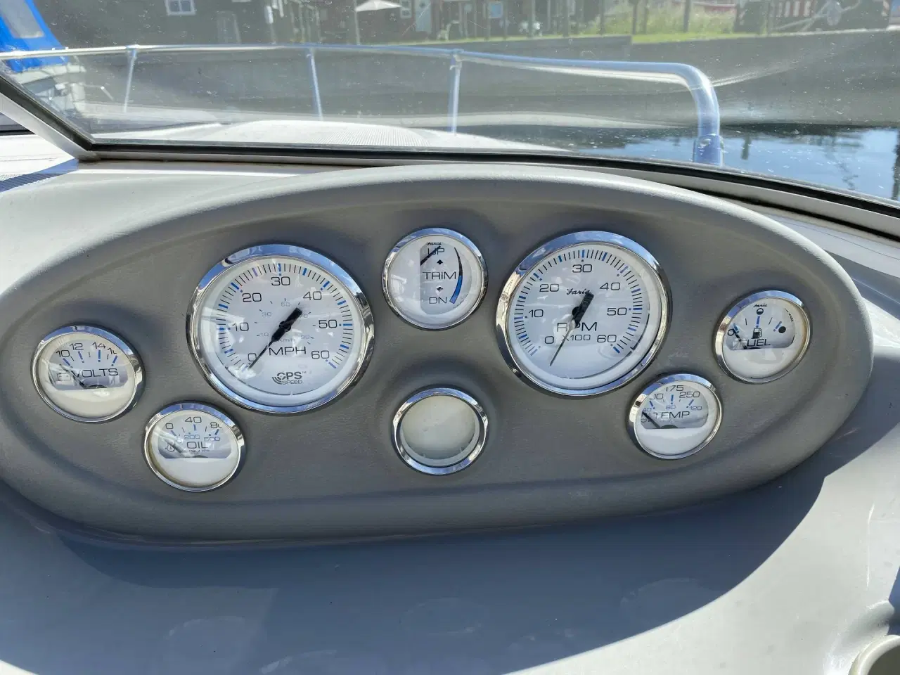 Billede 5 - Bayliner Capri 212 - 260 HK Mercruiser 5.0L/Udstyr