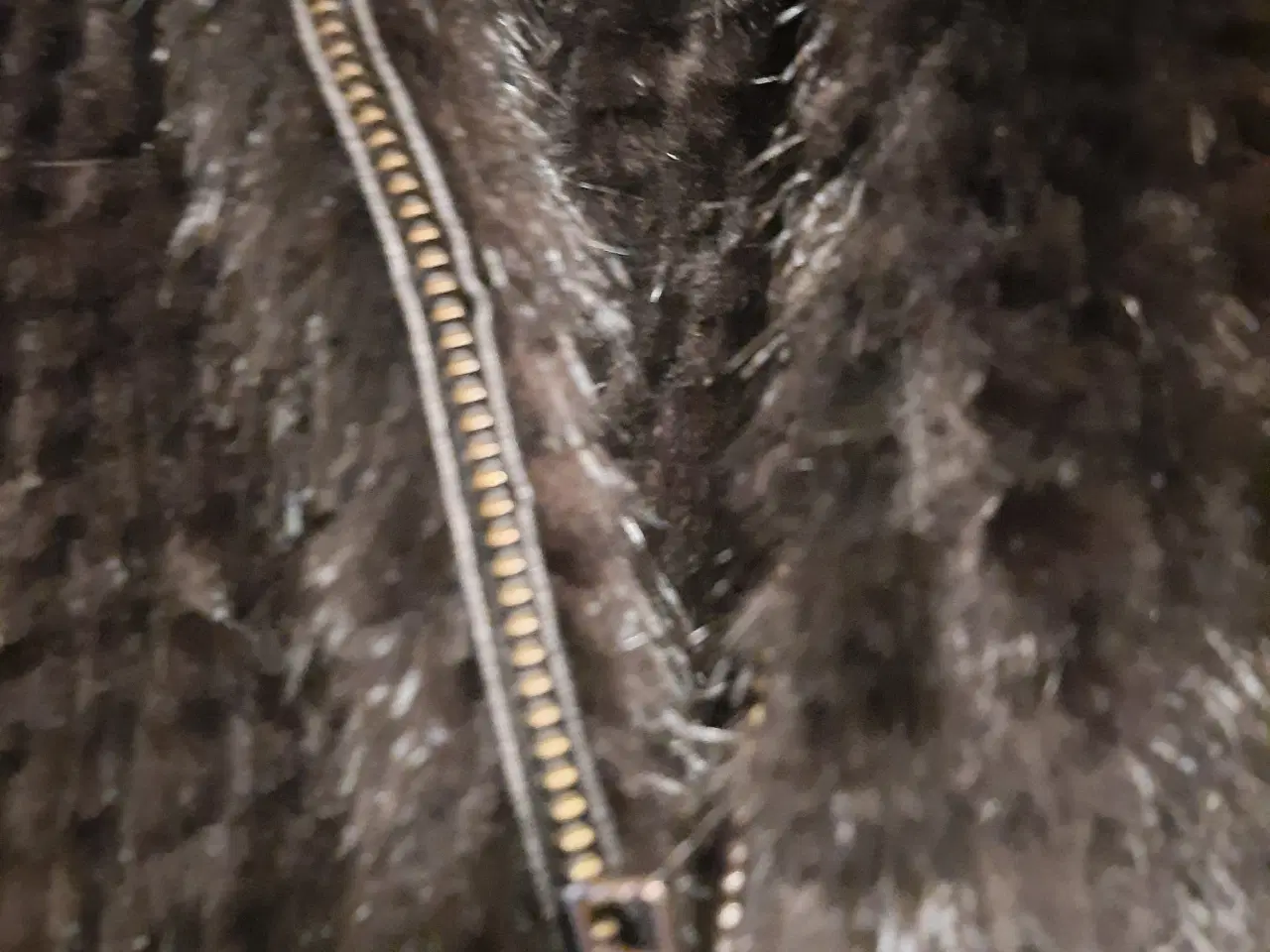 Billede 3 - sorte strikket minkvest str S