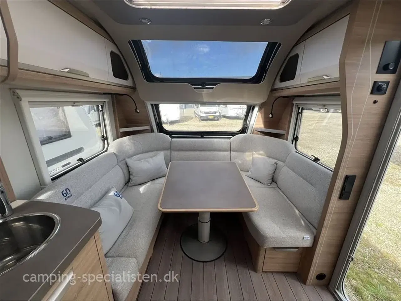 Billede 8 - 2023 - Knaus Südwind 500 UF "60 Years Celebration"   Knaus Südwind 500 UF 60-Years 2023 - Se den nu hos Camping-Specialisten.dk