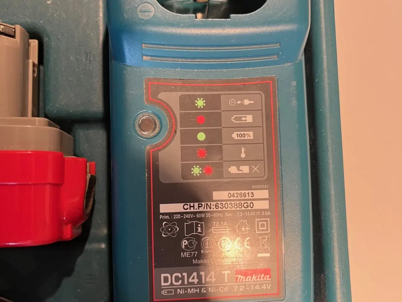 Billede 4 - Makita skruemaskine med 2 batterier og oplader