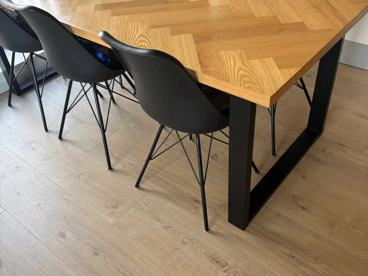 Billede 1 - Jysk spisebord med sildeben - 90 x 200