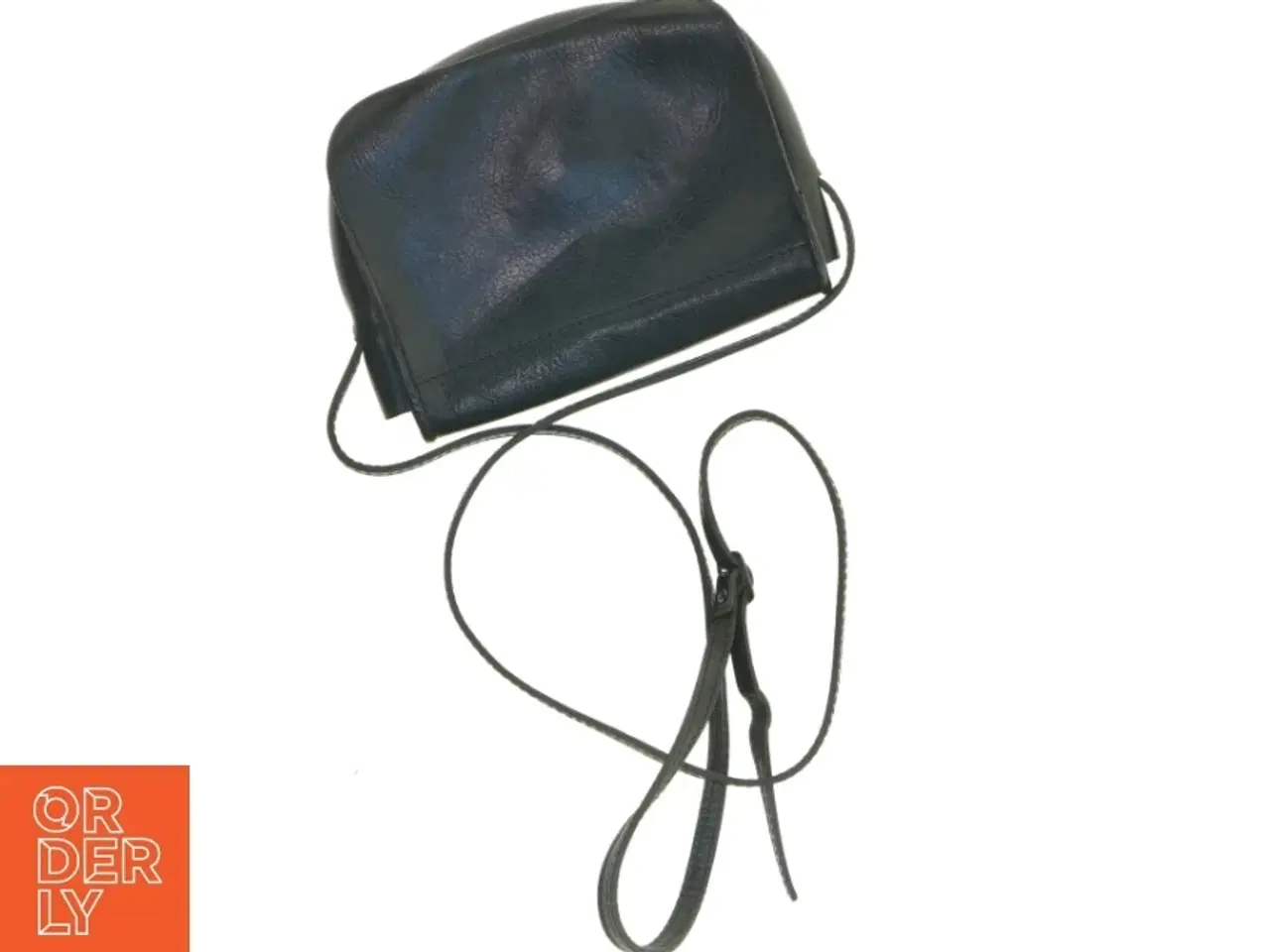 Billede 4 - Klassisk Sort Crossbody skuldertaske i læder fra Burkelys Leatherhouse (str. 20 x 15 cm)