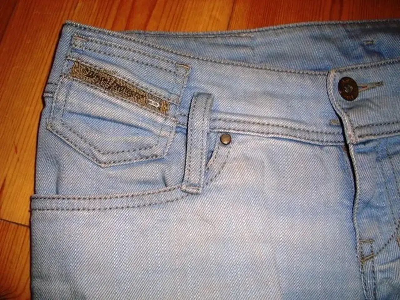 Billede 1 - Lyse Diesel jeans sælges