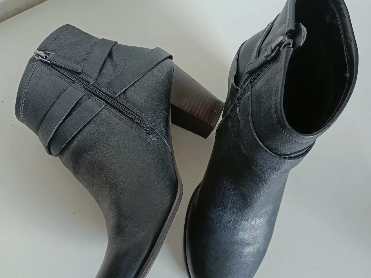 Billede 8 - Ecco sort læder sko 39str 