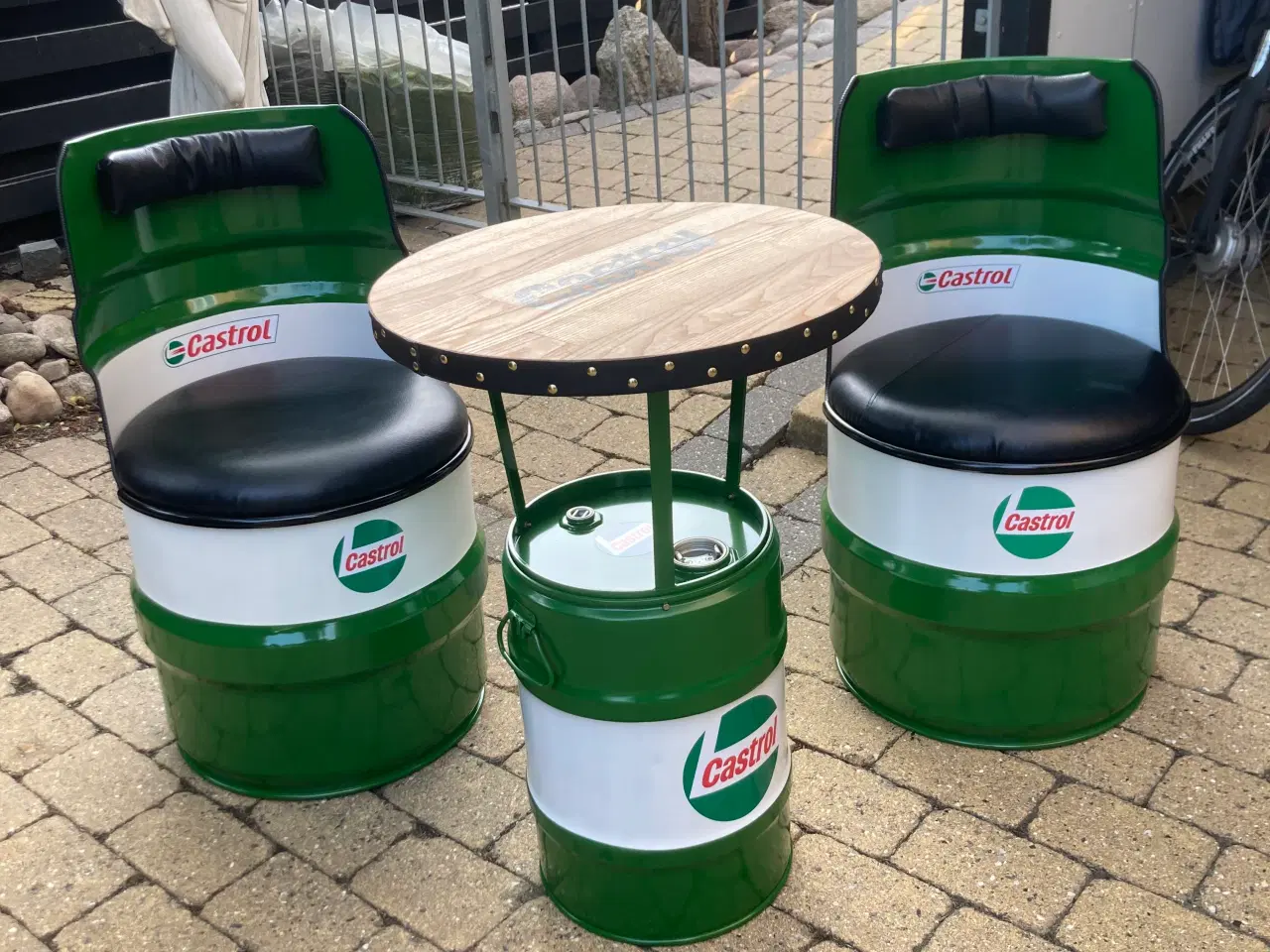 Billede 1 - Castrol bord og stole - onebyschmidt - olietønde