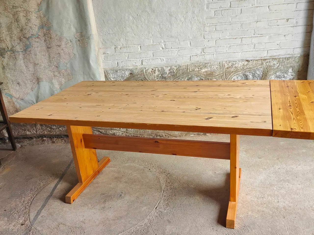 Billede 7 - Massivt fyrretræ spisebord med klap