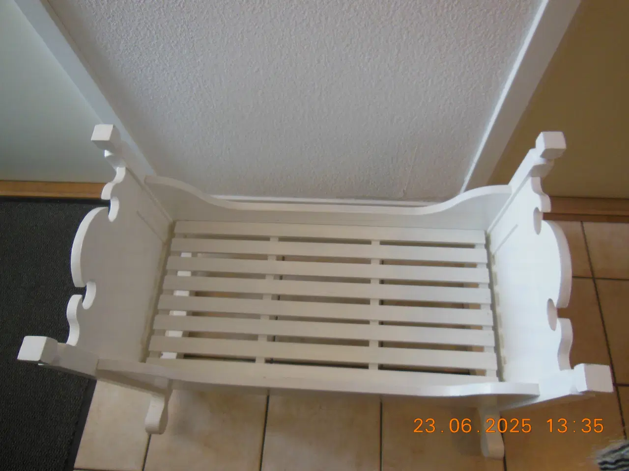 Billede 3 - Fin hvid trævugge med ægte babymadras