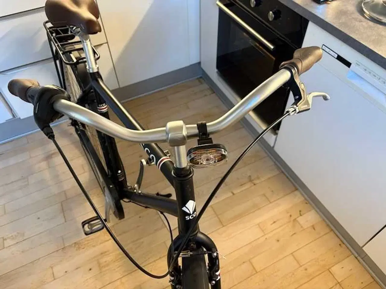 Billede 3 - 28 tommer herre cykel mærket SCO i sort.