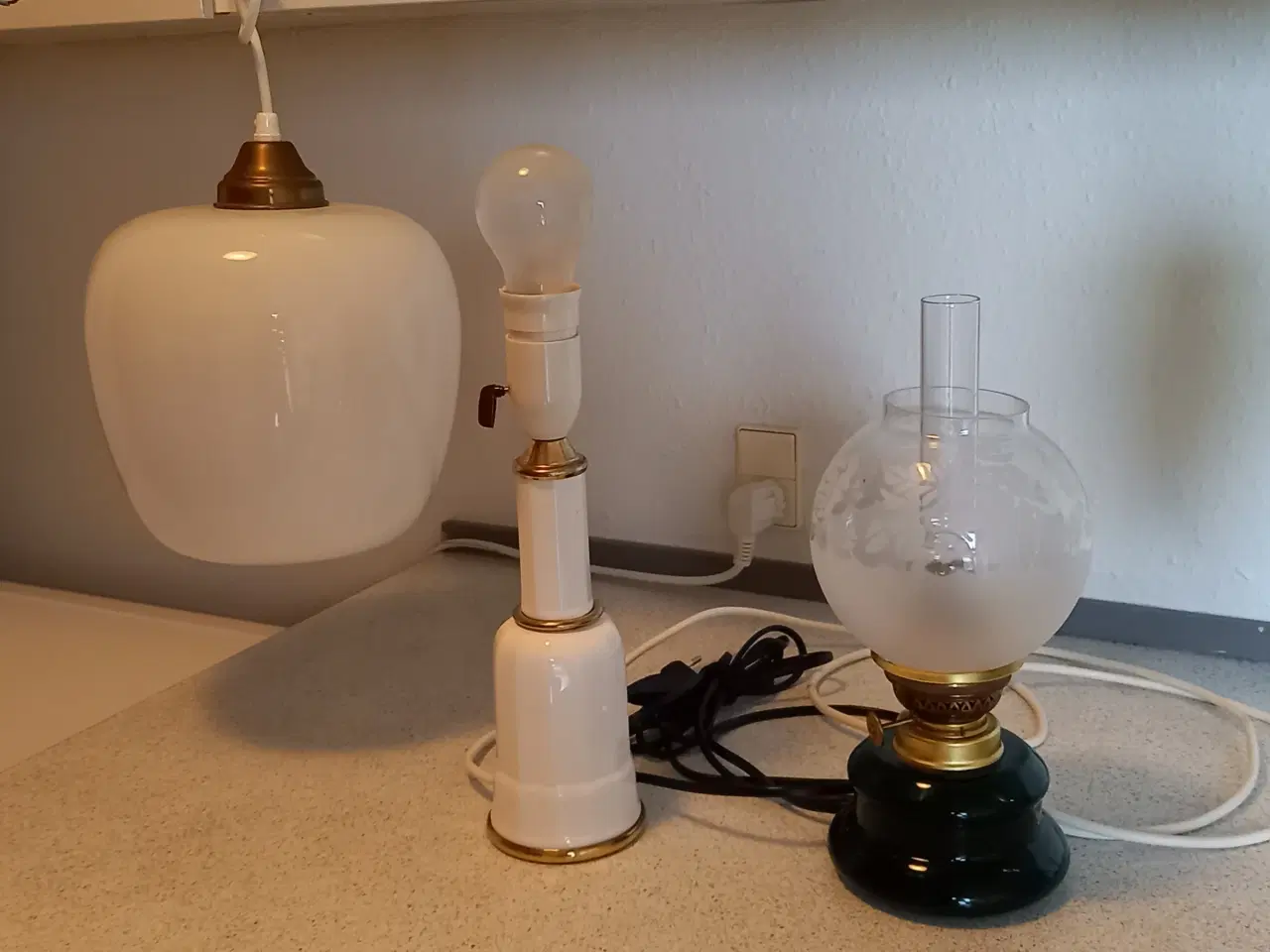 Billede 2 - Belysning. antik. 2 bordlamper og 2 loftslamper