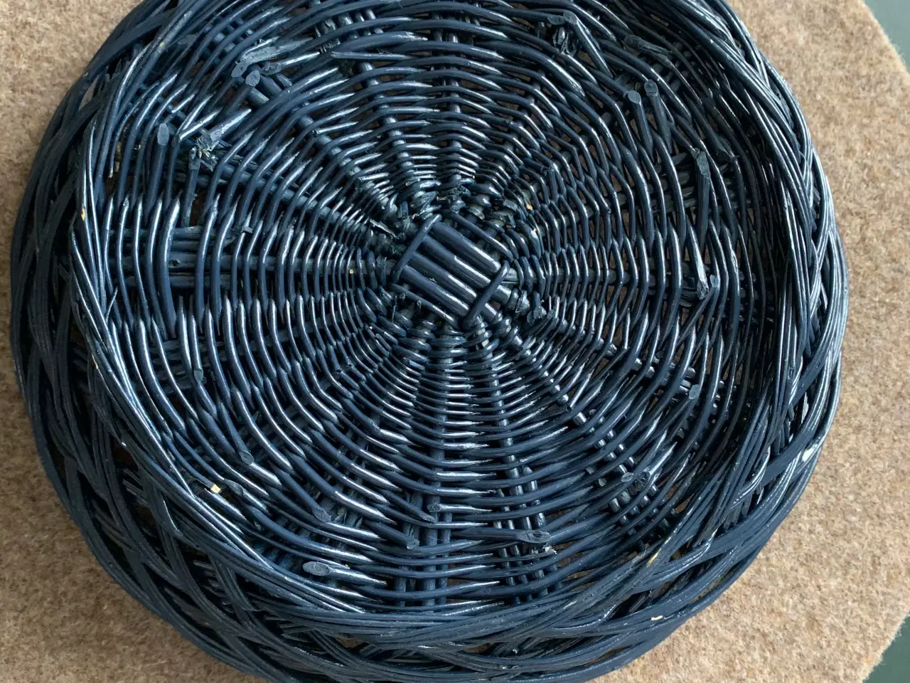 Billede 2 - Mørkeblå flettet brødkurv