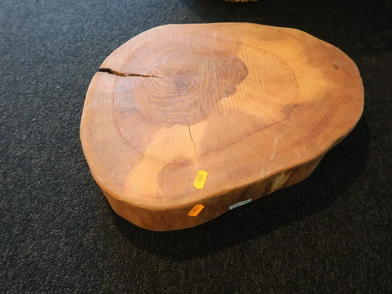 Billede 1 - Planke i Ask uden bark Diam 460 x H80 mm Lakeret (Udstillingsmodel)