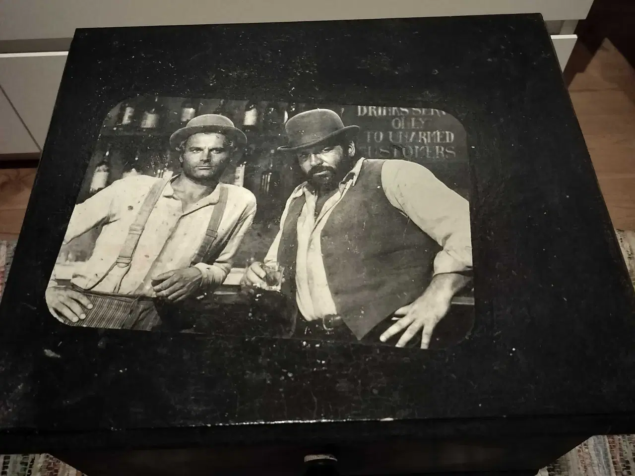 Billede 5 - Senge bord