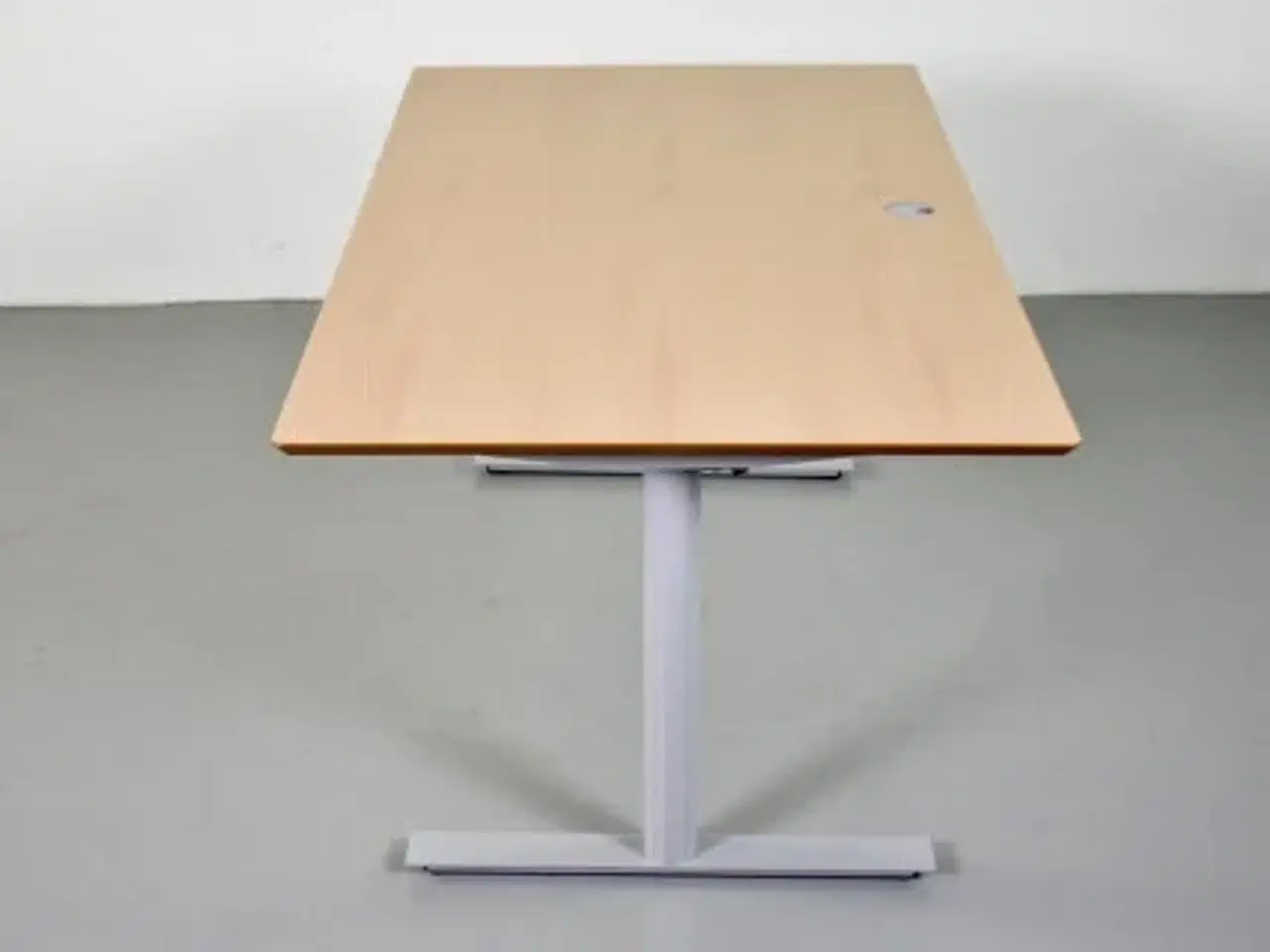 Billede 2 - Fumac hæve-/sænkebord med bøgefiner, 160 cm.