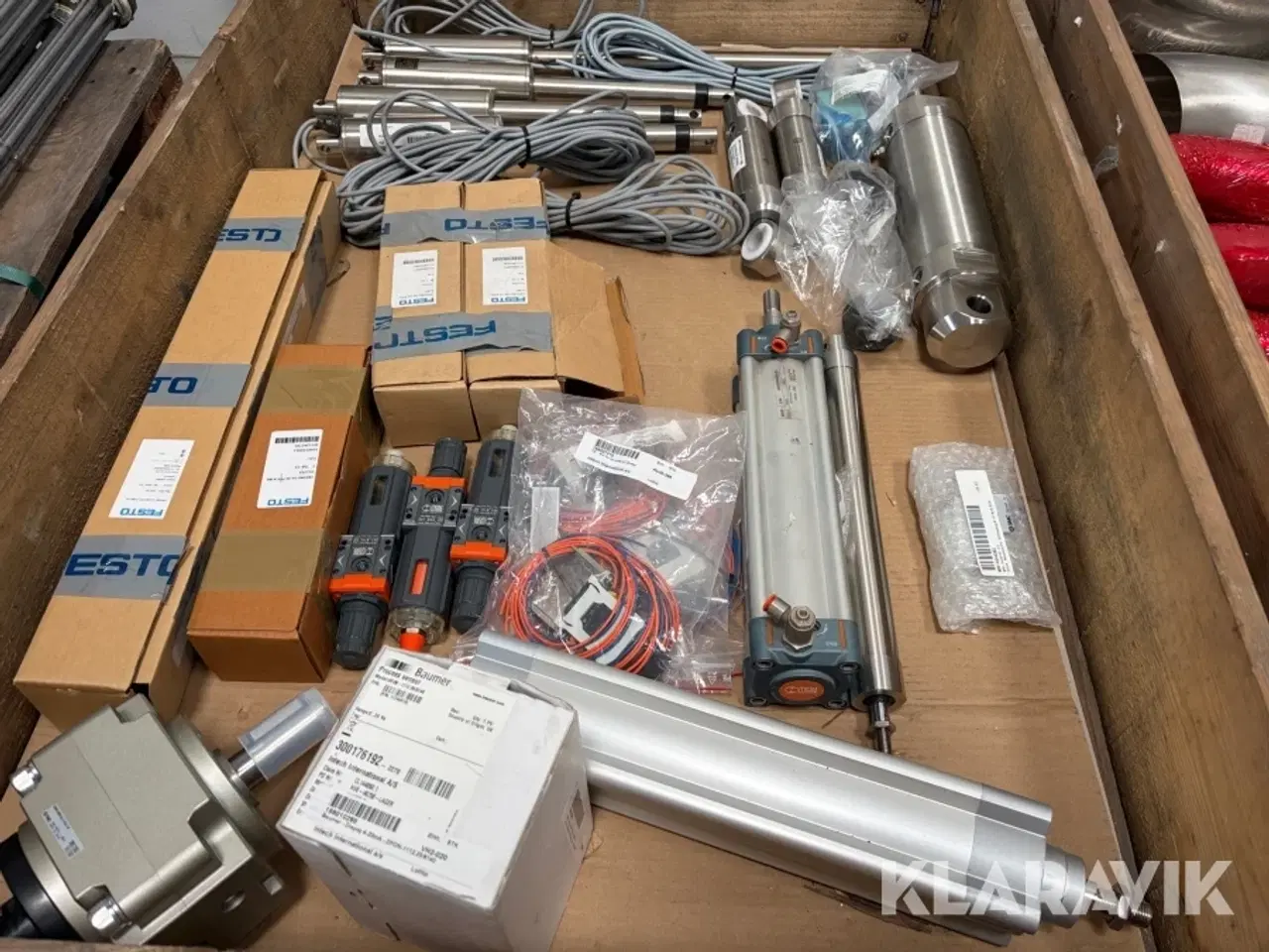 Billede 2 - Lot - aktuatorer, cylindre, motor og øvrigt - 1 palle