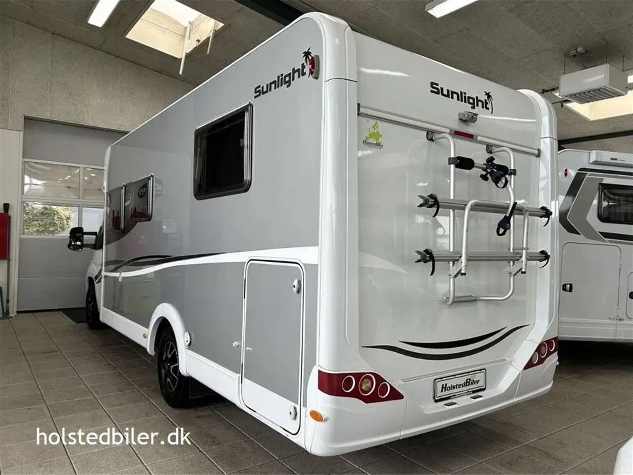 Billede 3 - 2016 - SunLight T 69 L   Automatgear - queensbed - udstyr.