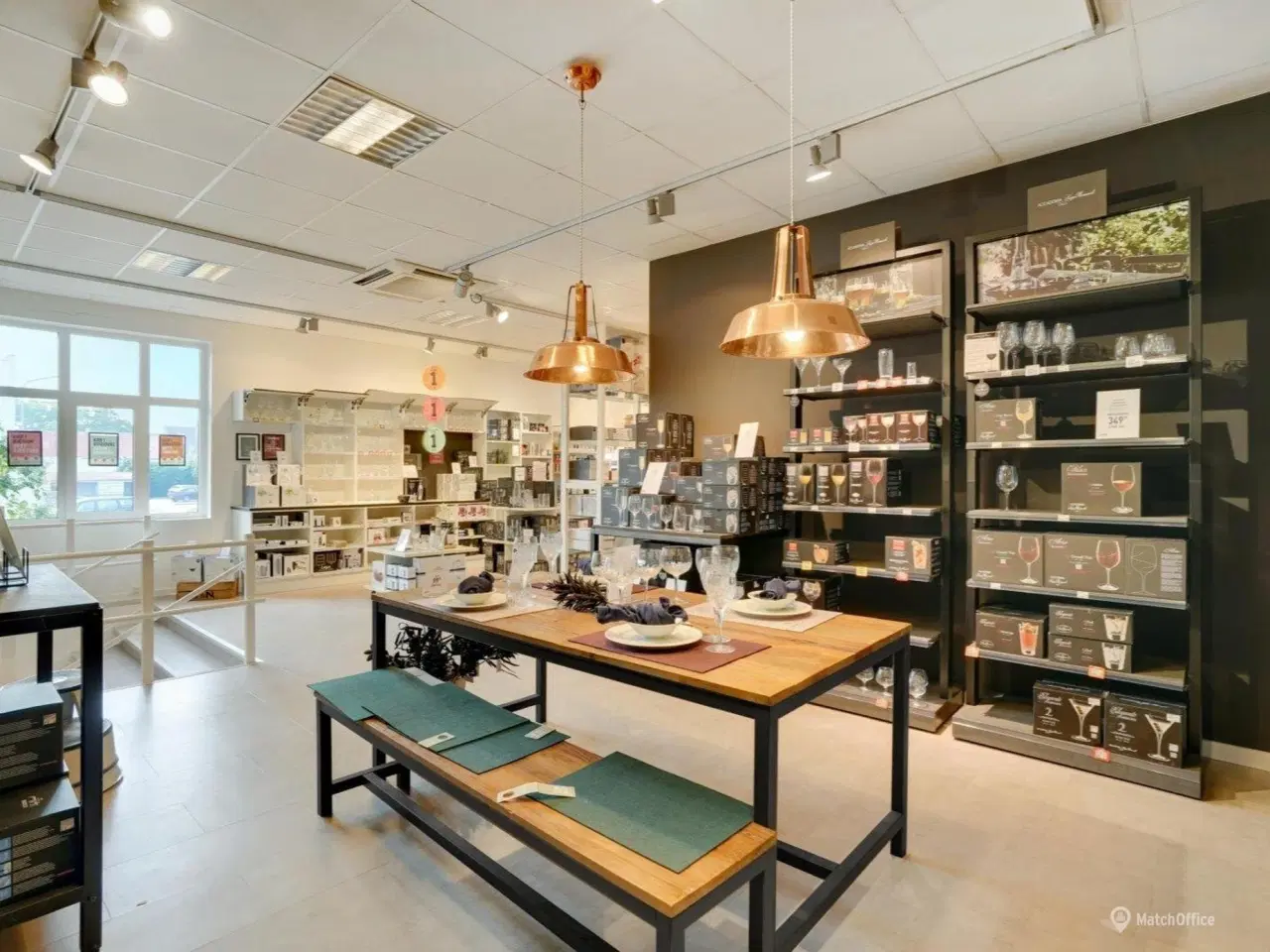 Billede 9 - Flot hjørnebutik i gågaden