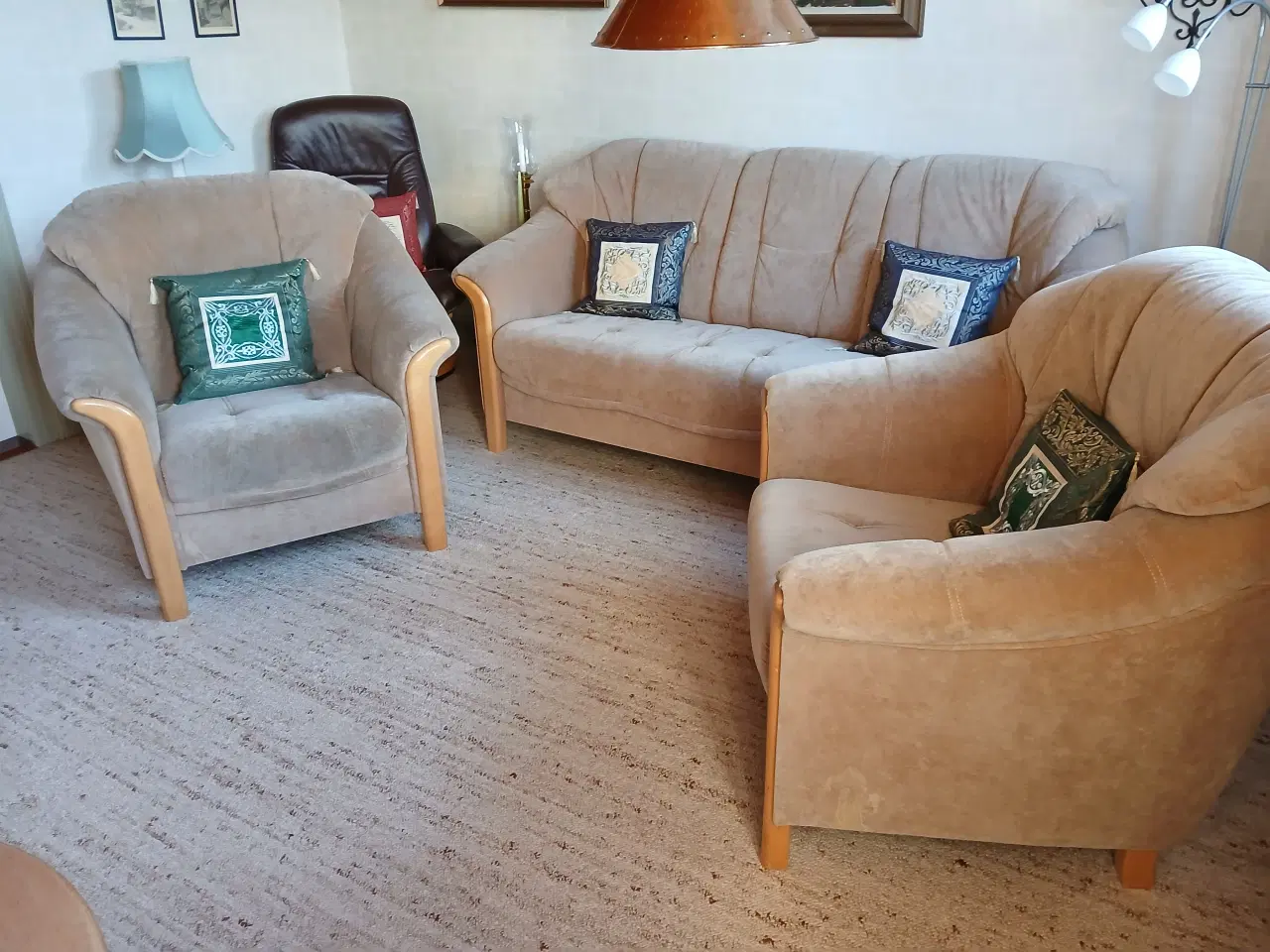 Billede 2 - Sofa og to stole