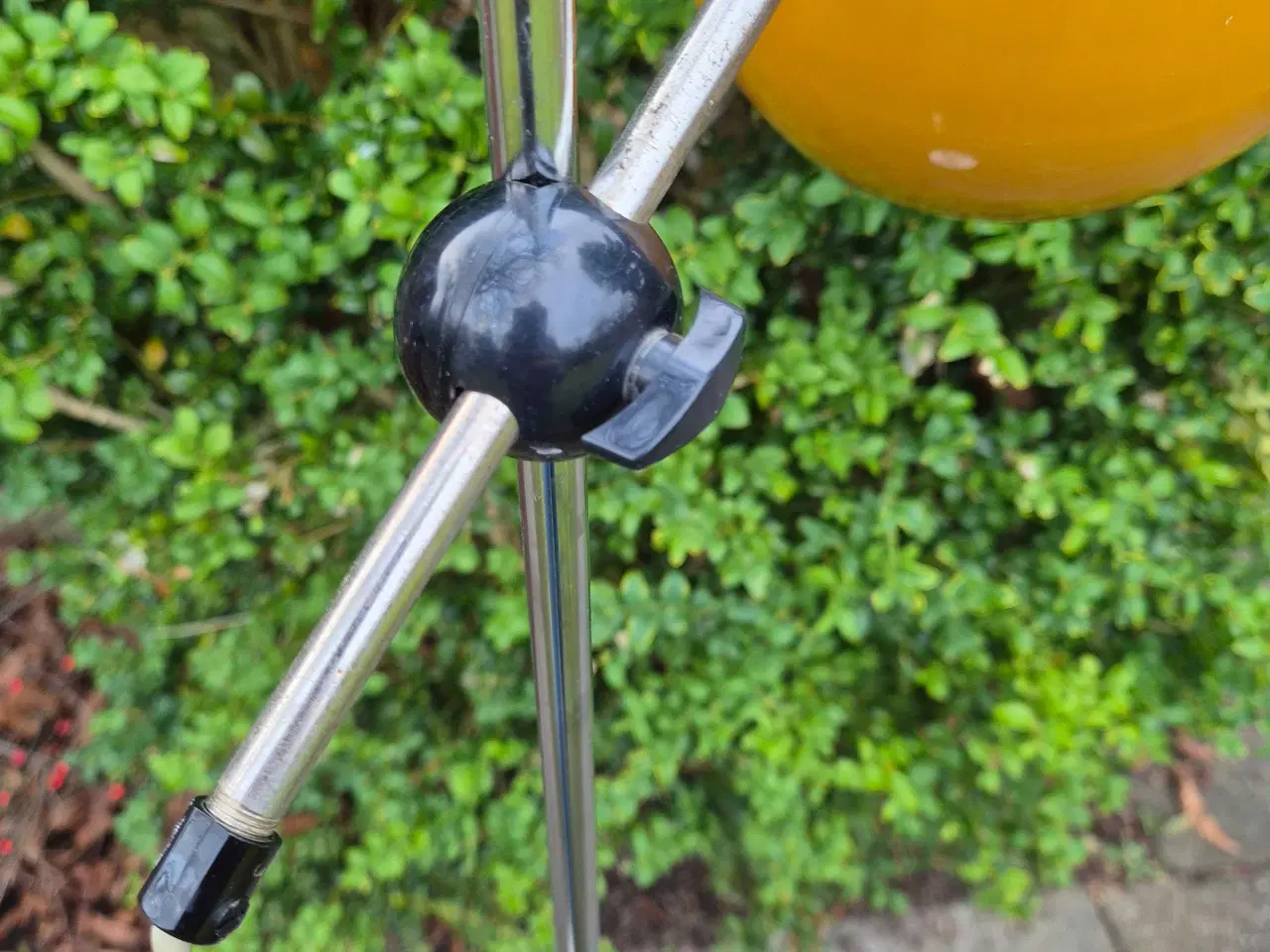 Billede 9 - Gulvlampe med karrygul kugleskærm