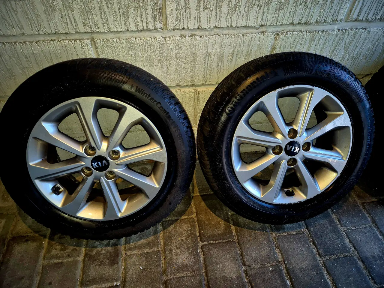 Billede 2 - 4X100 fælge med 185 65 15 vinterdæk (kia)