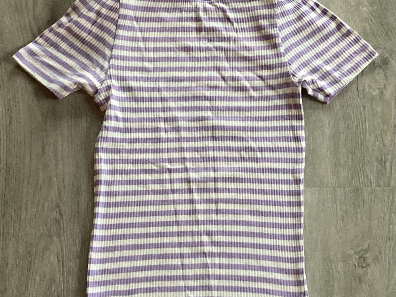 Billede 2 - T-shirt fra Name It str. 134/140