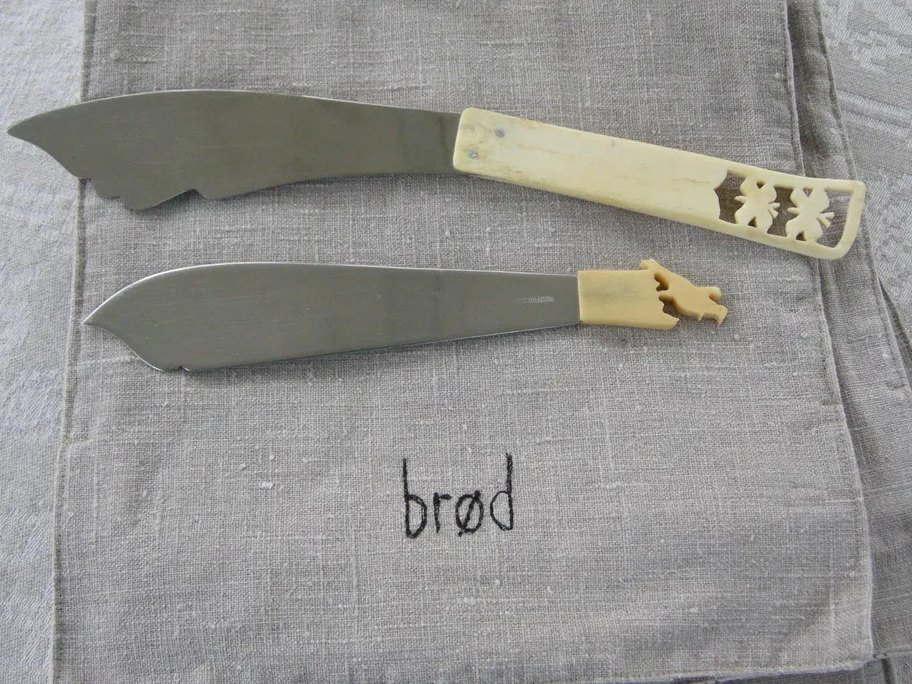 Billede 1 - Lagkagekniv med benskaft, Kagekniv med benskaft