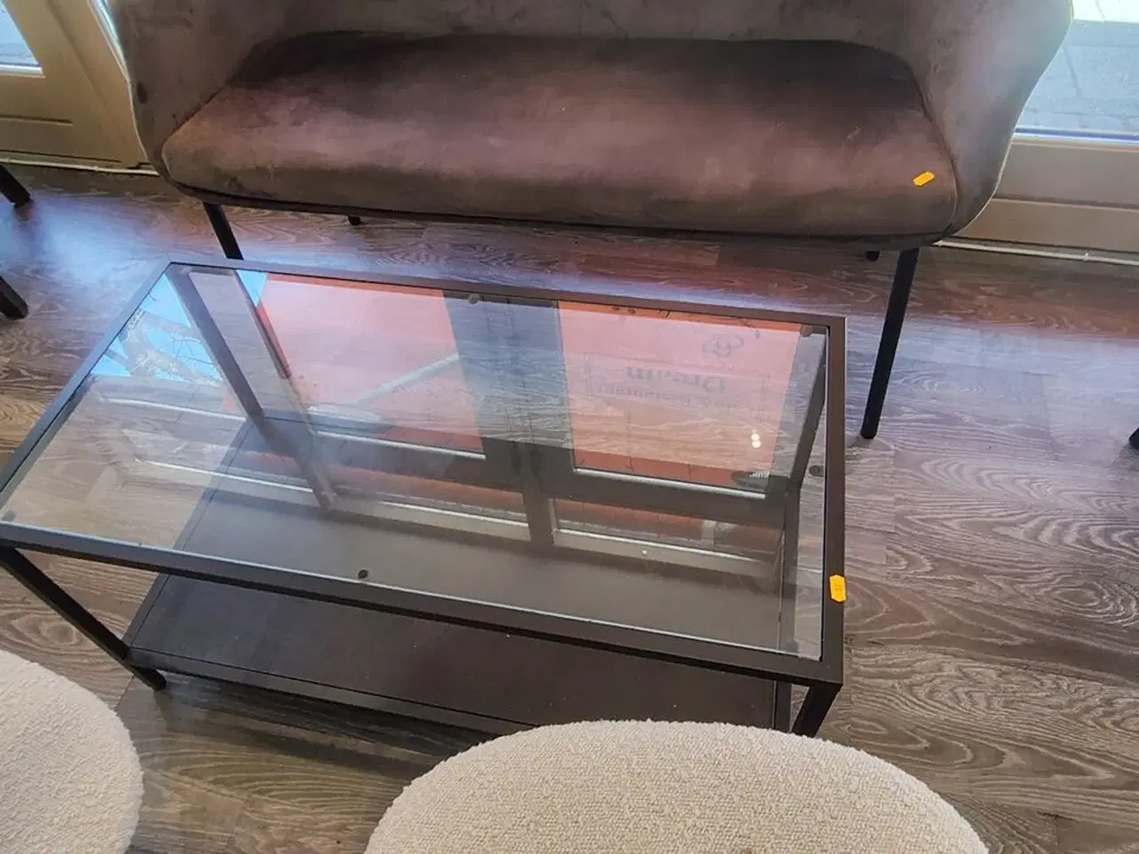 Billede 3 - Bord, sofa og to stole