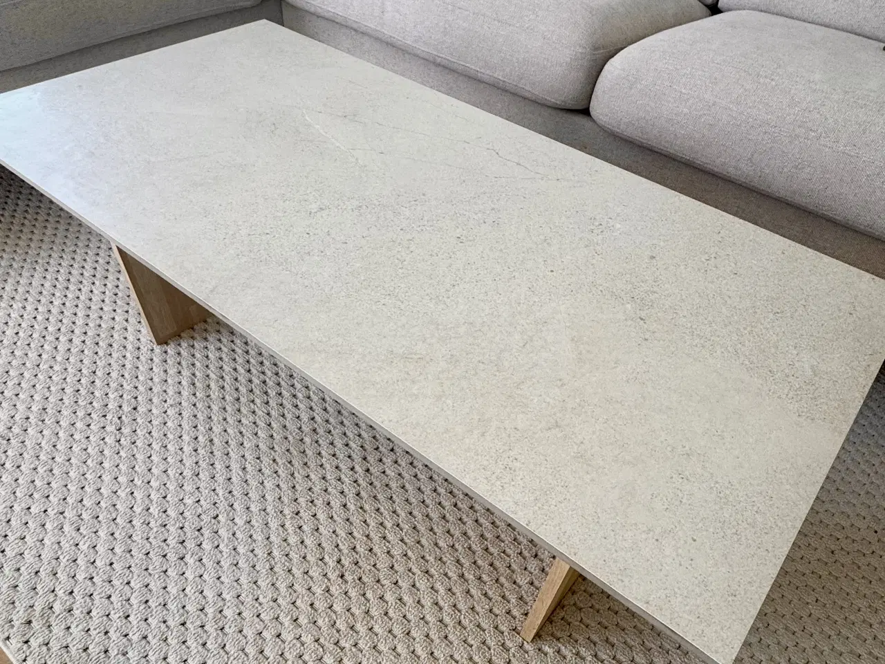 Billede 3 - Unikt sofabord i marmorlook klinke med egetræsben