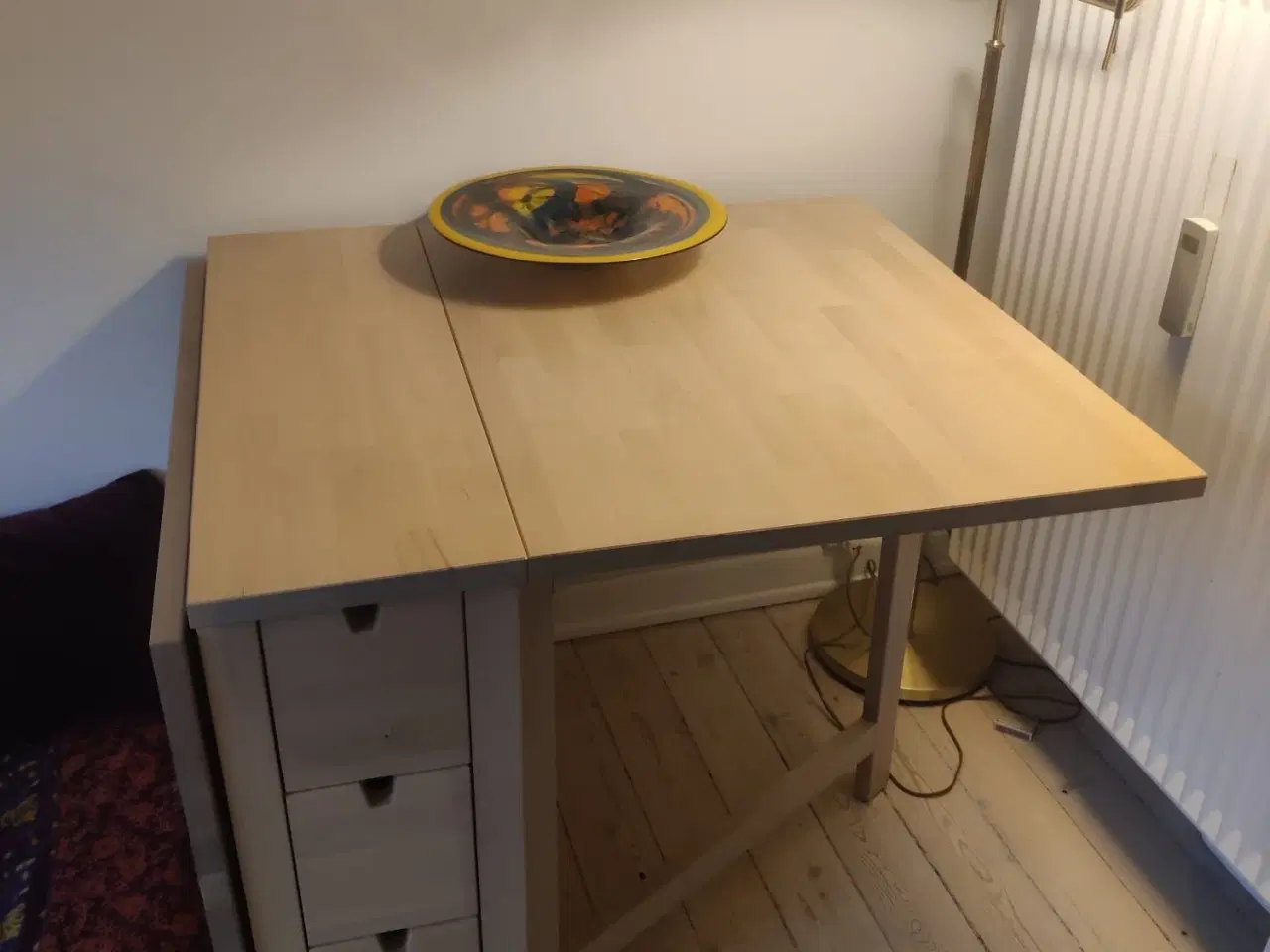 Billede 2 - Spisebord/Klapbord fra IKEA med skuffer.