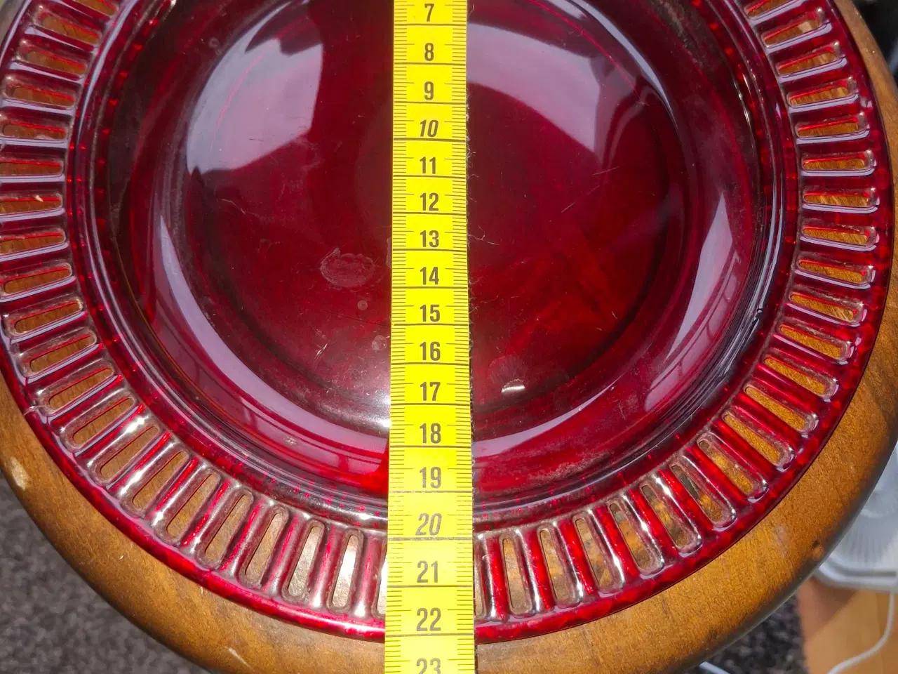 Billede 5 - Smuk kage/oste-klokke i klar glas m.rød bund