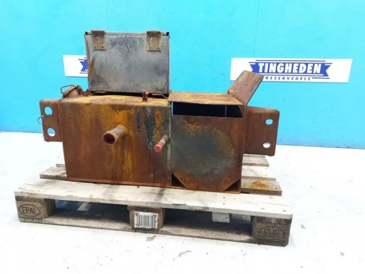 Billede 9 - Case 580 SLE Hydraulik Tank Dæksel 231882A1