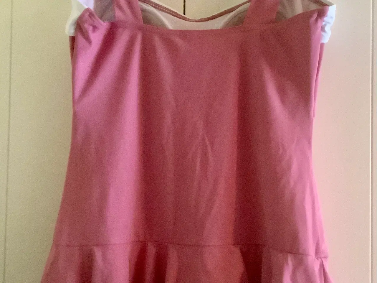 Billede 2 - Retro badedragt med skørt og tunika.