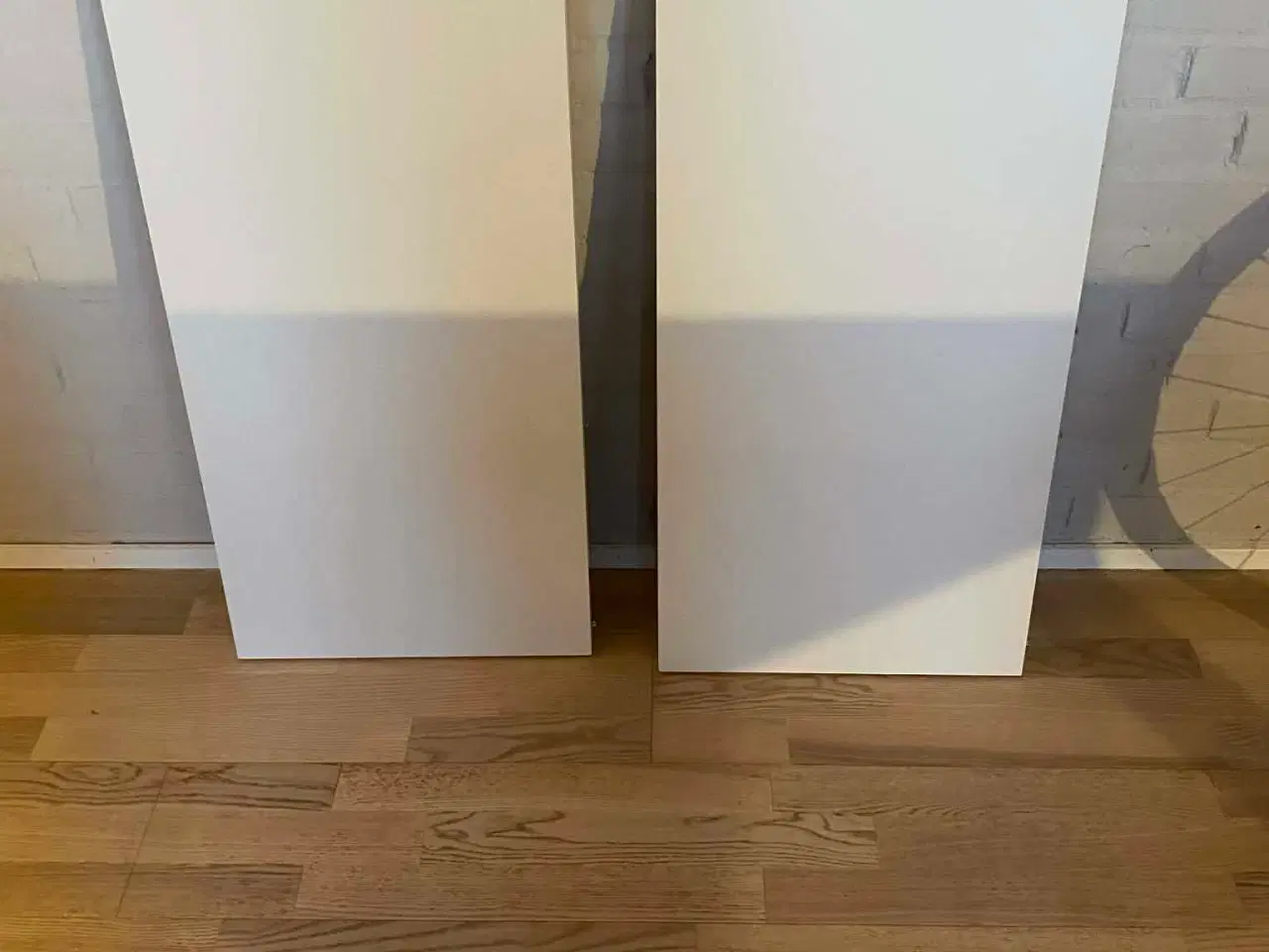 Billede 2 - Spisebord med tillægsplader og 5 kantinestole