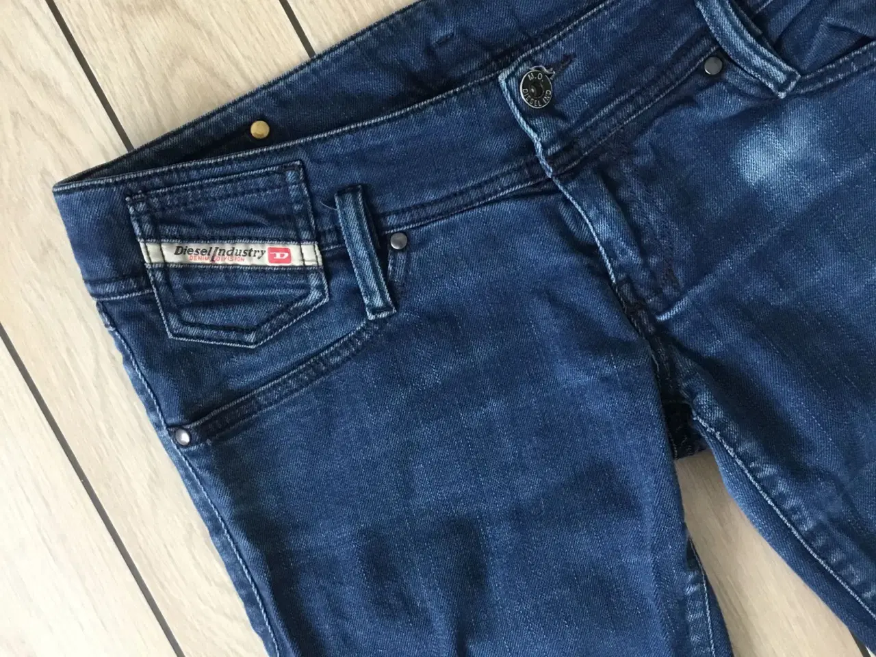Billede 3 - Diesel jeans str. W28 / L32 i cool mørkeblå denim