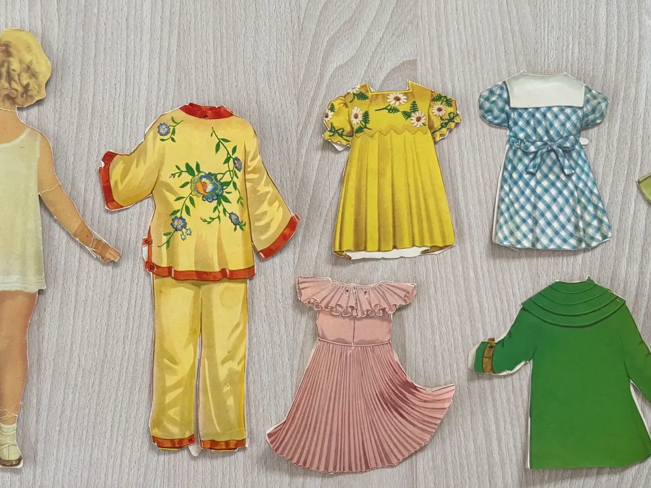 Billede 2 - Antik dobbeltsidet påklædningsdukke 