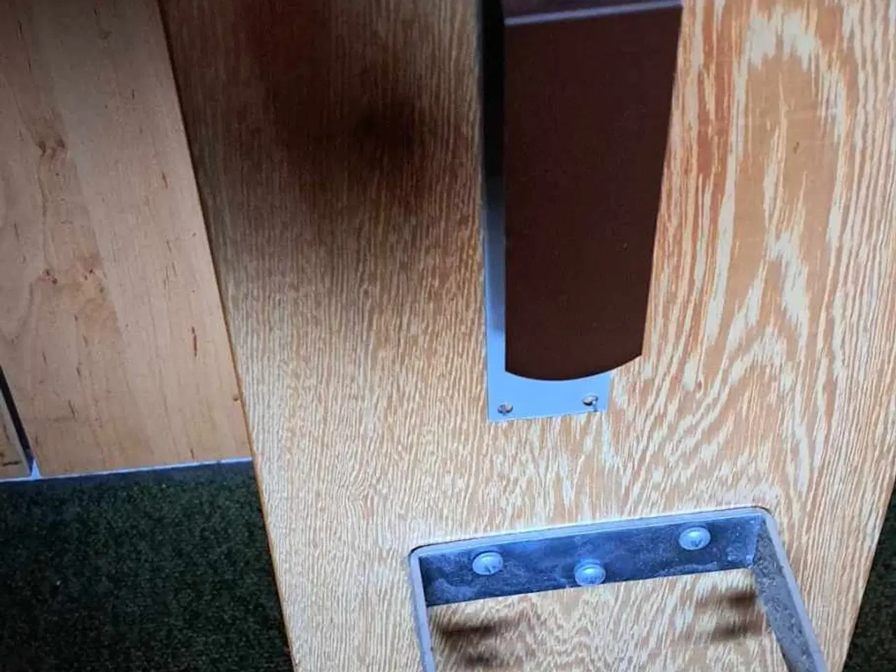 Billede 1 - Lys panel til at hænge over skabe til 2 pære, 