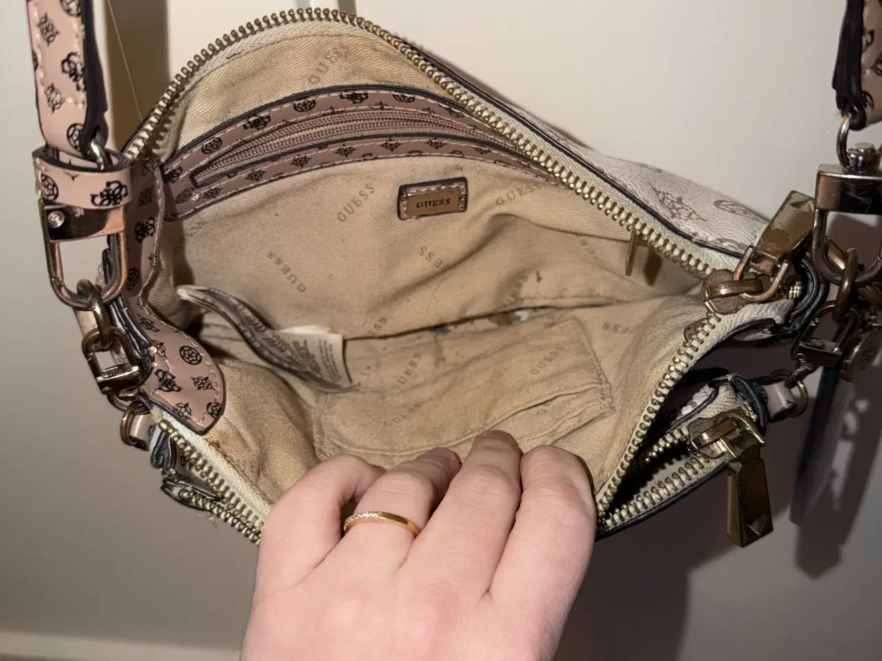 Billede 6 - GUESS Skuldertaske
