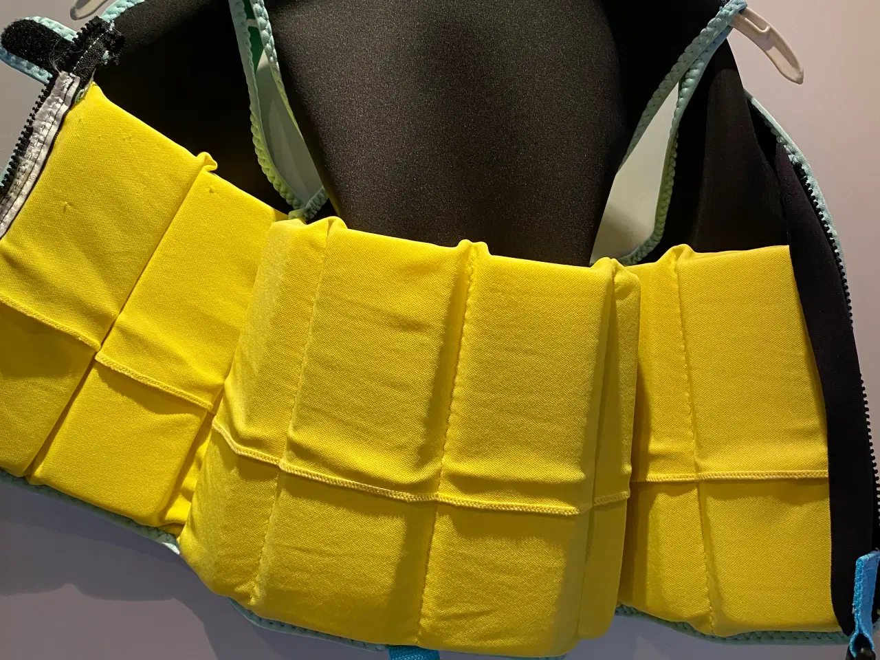 Billede 2 - Svømmevest 18-30 kg.