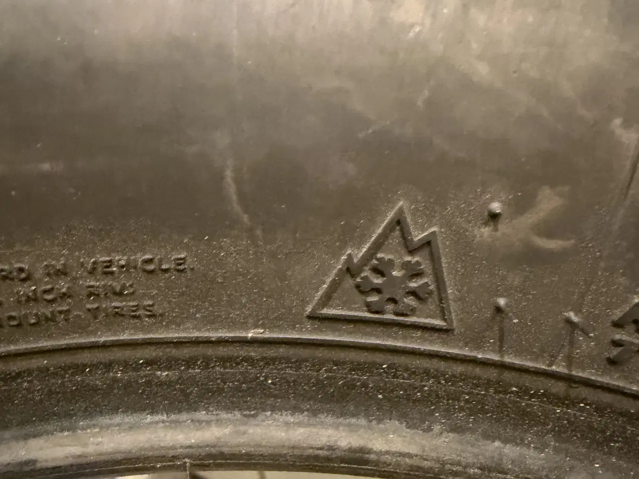 Billede 2 - 1 Stk. Dæk uden fælge Vinterdæk Hankook 205 60 R16