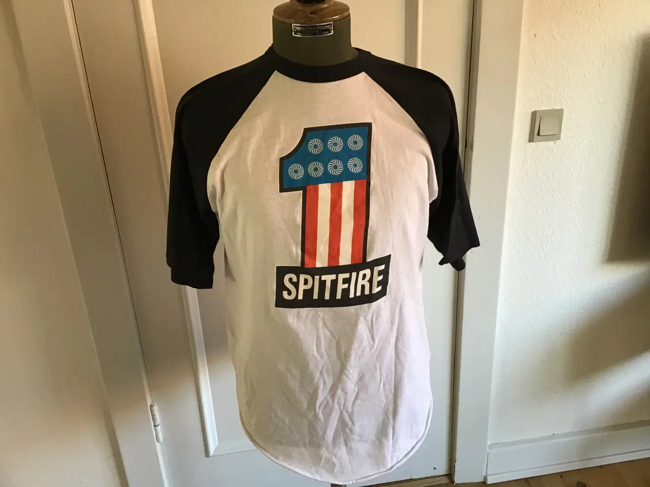 Billede 1 - Spitfire t shirt
