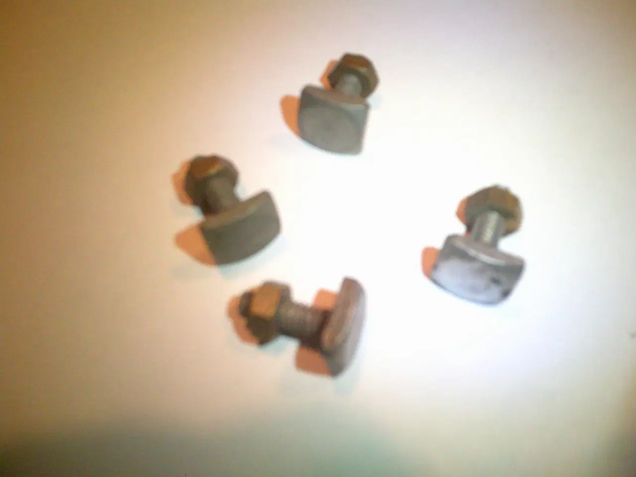 Billede 1 - HISTORISK NUMMERPLADE SKRUER.