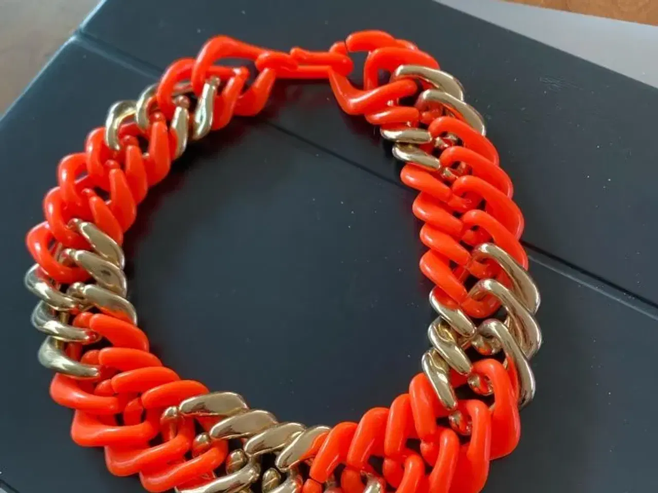 Billede 1 - Flot orange halskæde