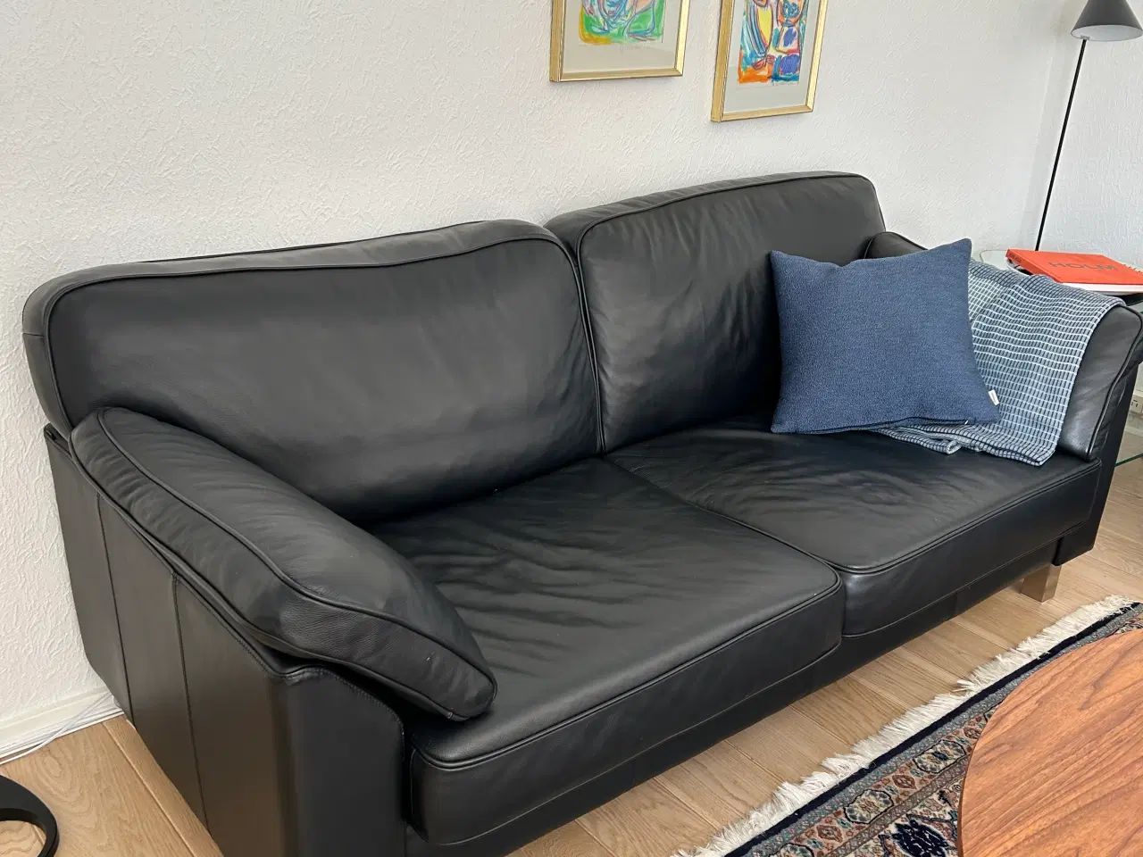 Billede 2 - Sofa i sort læder