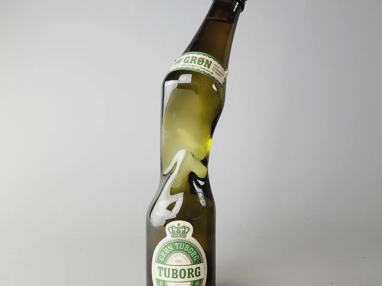 Billede 1 - ⭐️· Tuborg Grøn Pilsner – Unik "Snoet/Skæv" Flaske