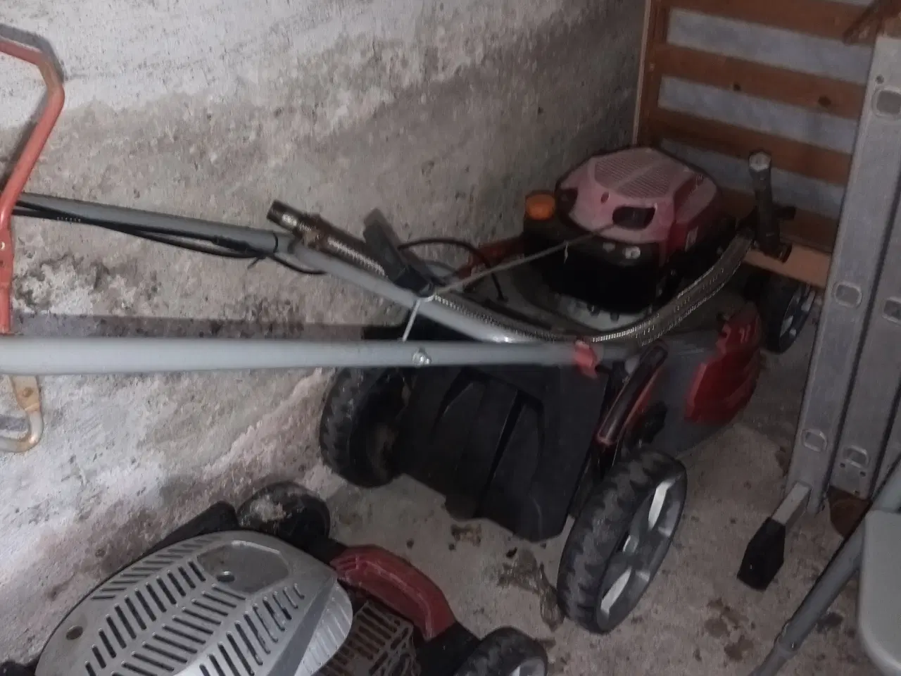 Billede 2 - 2 stk. plæneklippere.