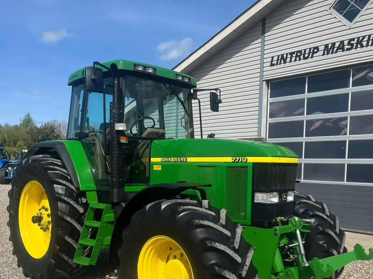 Billede 17 - John Deere 7710 8.1L motor, store hjul og frontlift. En ejeres velholdt gård traktor.