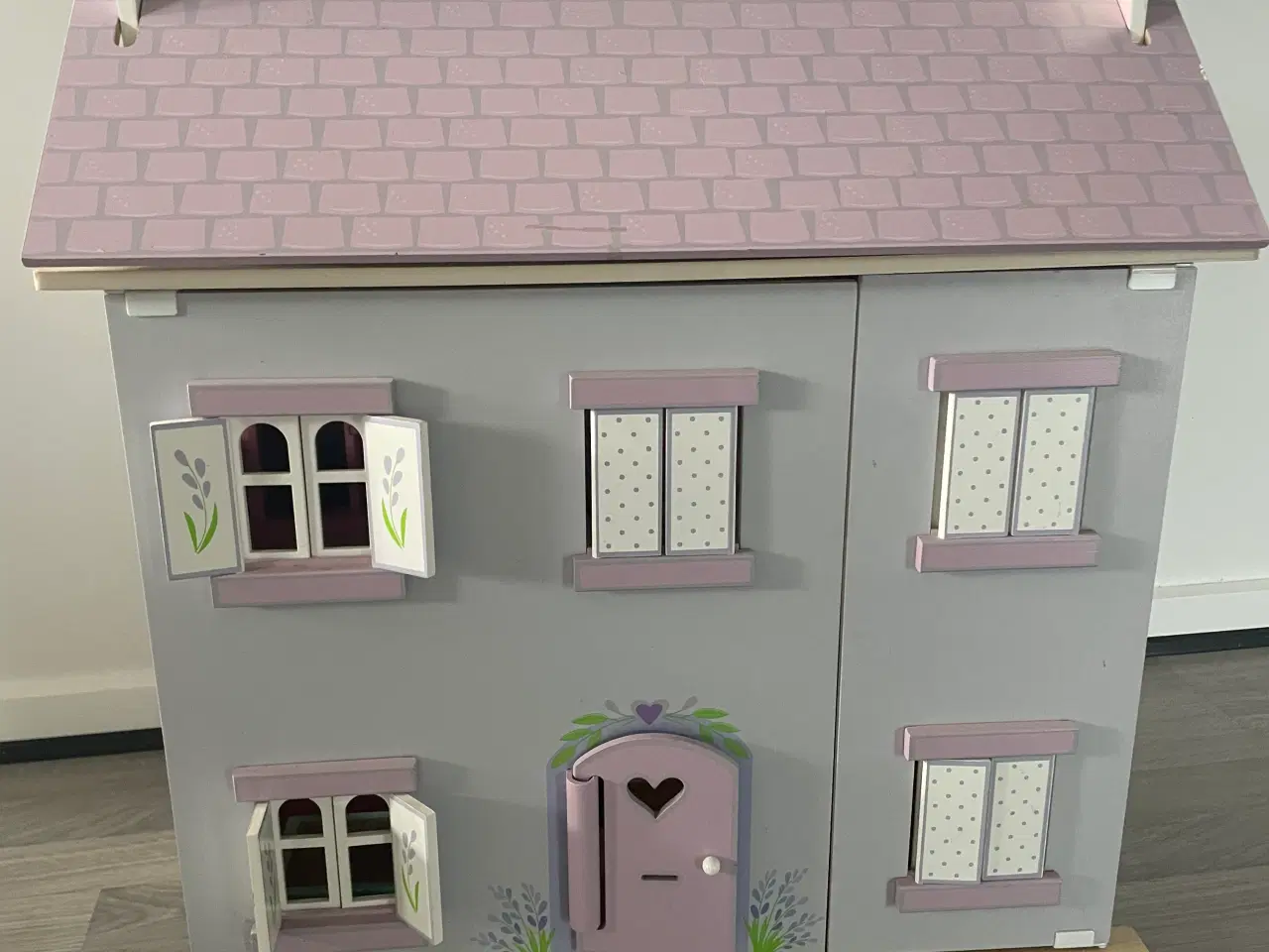 Billede 1 - Flot træ dukkehus