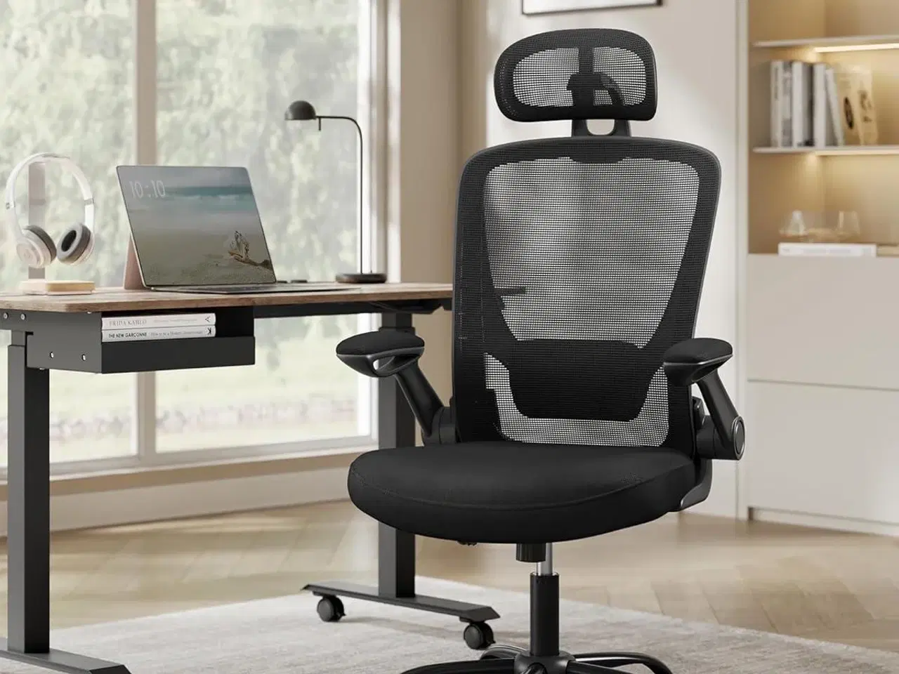 Billede 2 - Kontorstol med armlæn – SONGMICS ergonomisk drejestol med net, justerbar lændestøtte og hovedstøtte, gyngfunktion, 53 cm sæde, blæksort