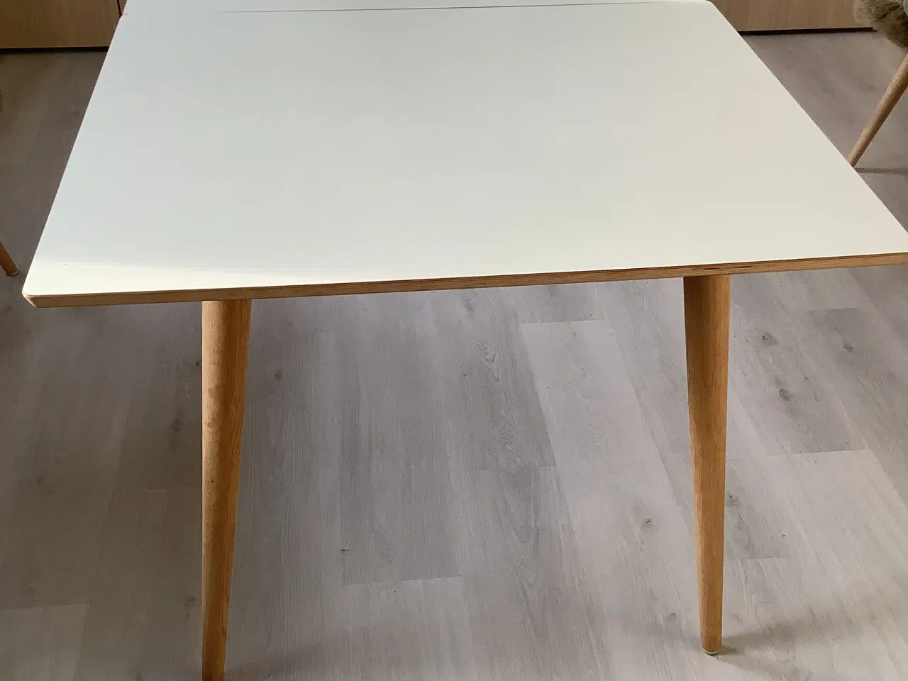Billede 4 - Dansk designet Spisebord med 4 stk. Casø stole