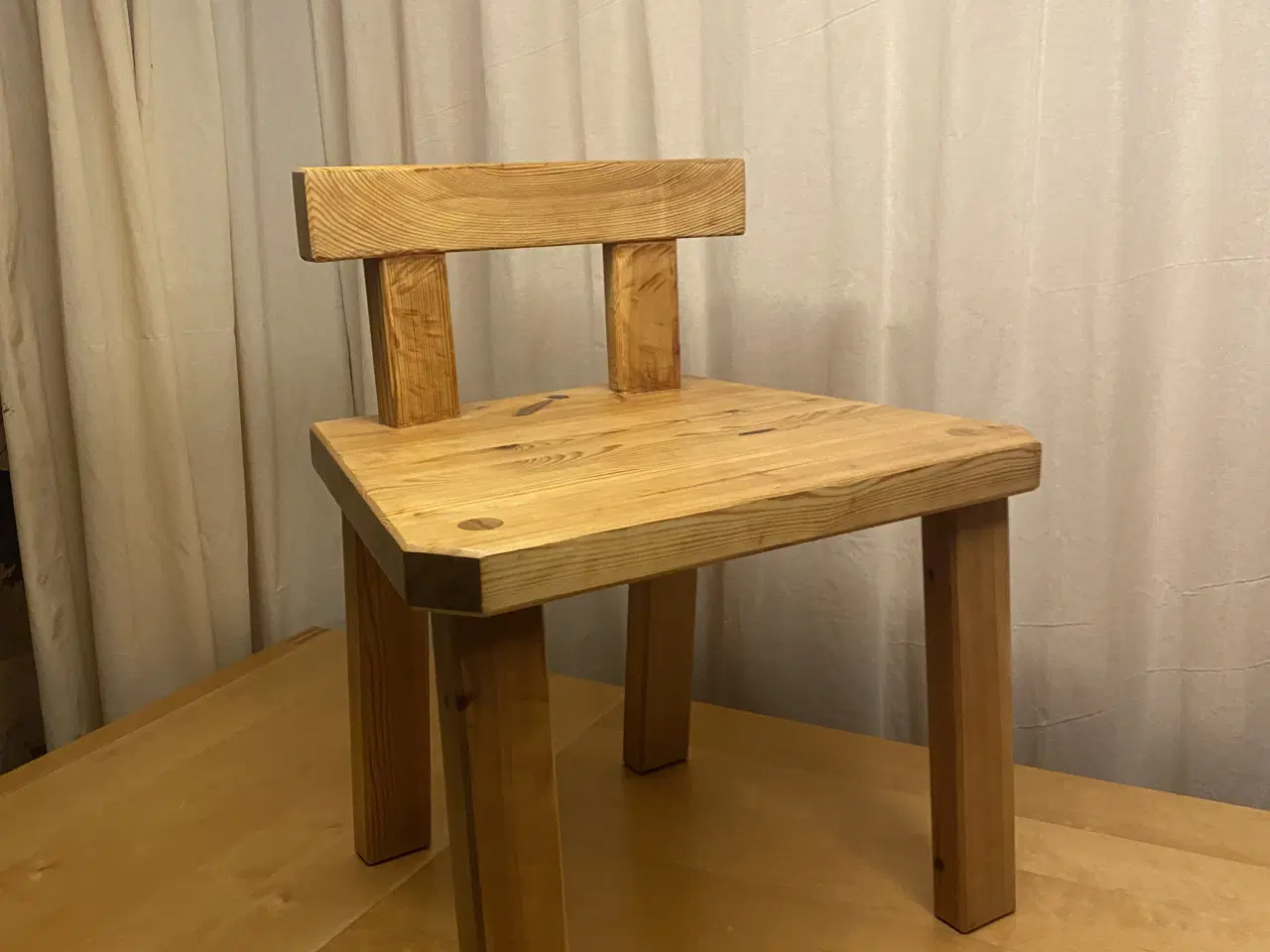 Billede 2 - KØBER MØBLER I FYRRETRÆ - al stand